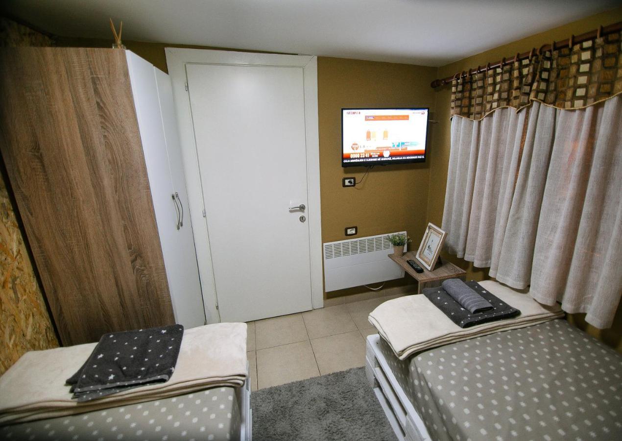 Villa Elezi Корча Екстериор снимка