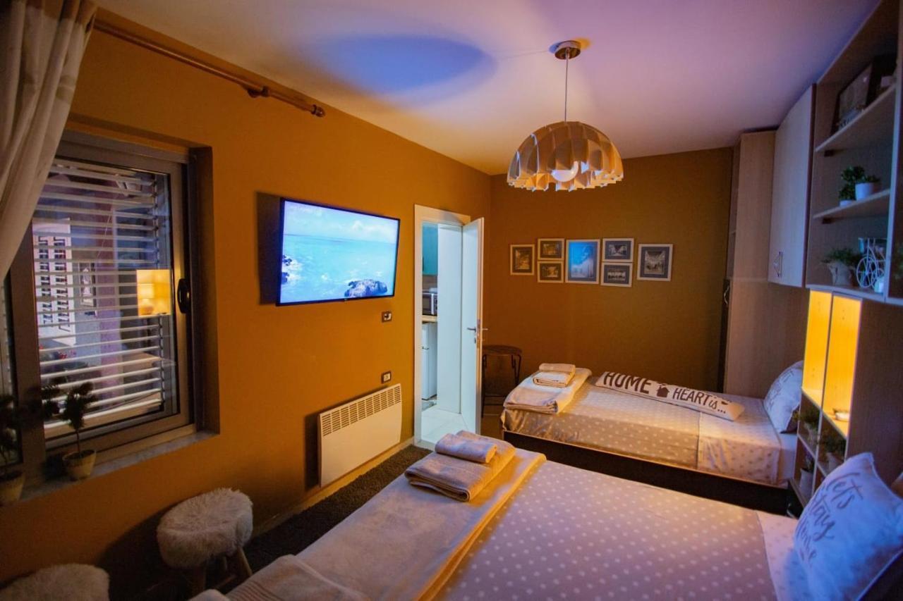 Villa Elezi Корча Екстериор снимка